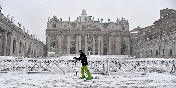 Piazza San Pietro con la neve