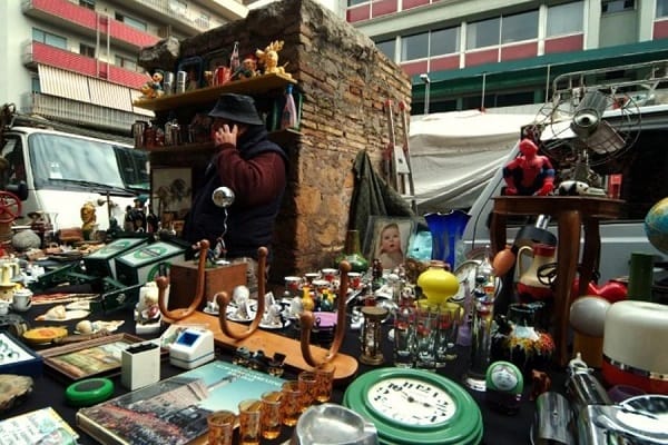 Merce in vendita al M ercato di portaportese di Roma